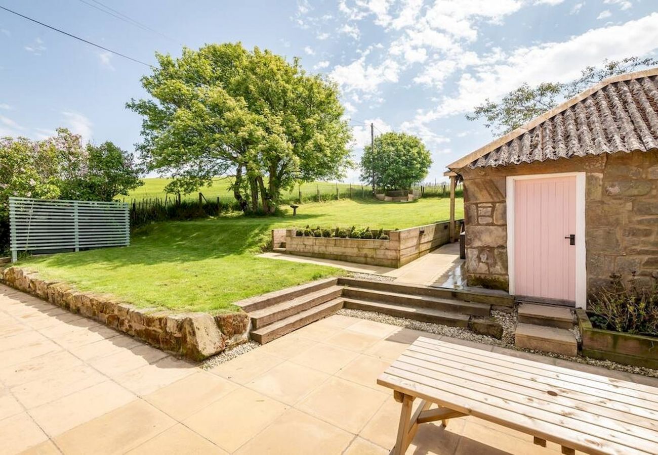 Landhaus in St Andrews - East Cottage | Wood Burning Hot Tub | Garden