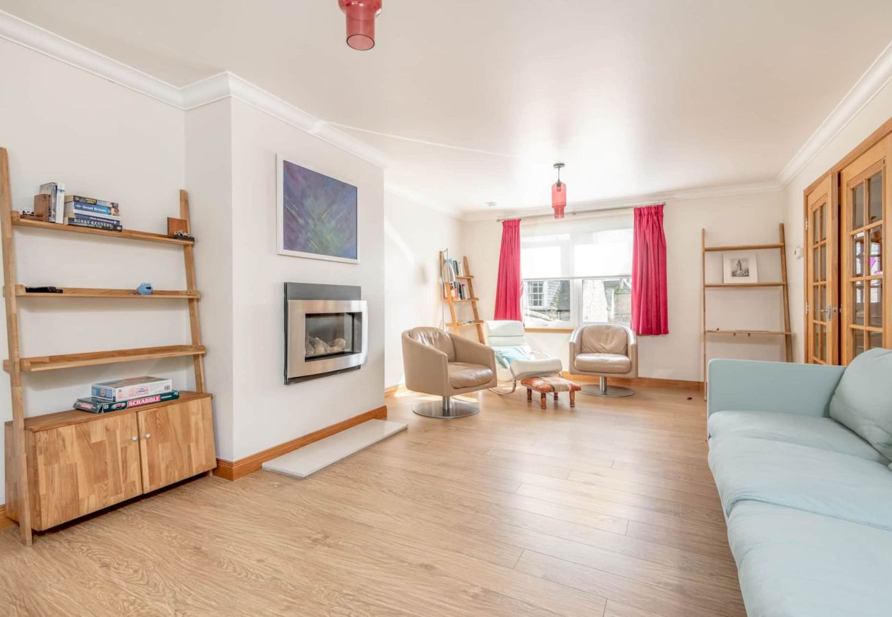 Ferienhaus in St Andrews - Dempster Lodge nr Old Course - Sleeps 10 | Parking