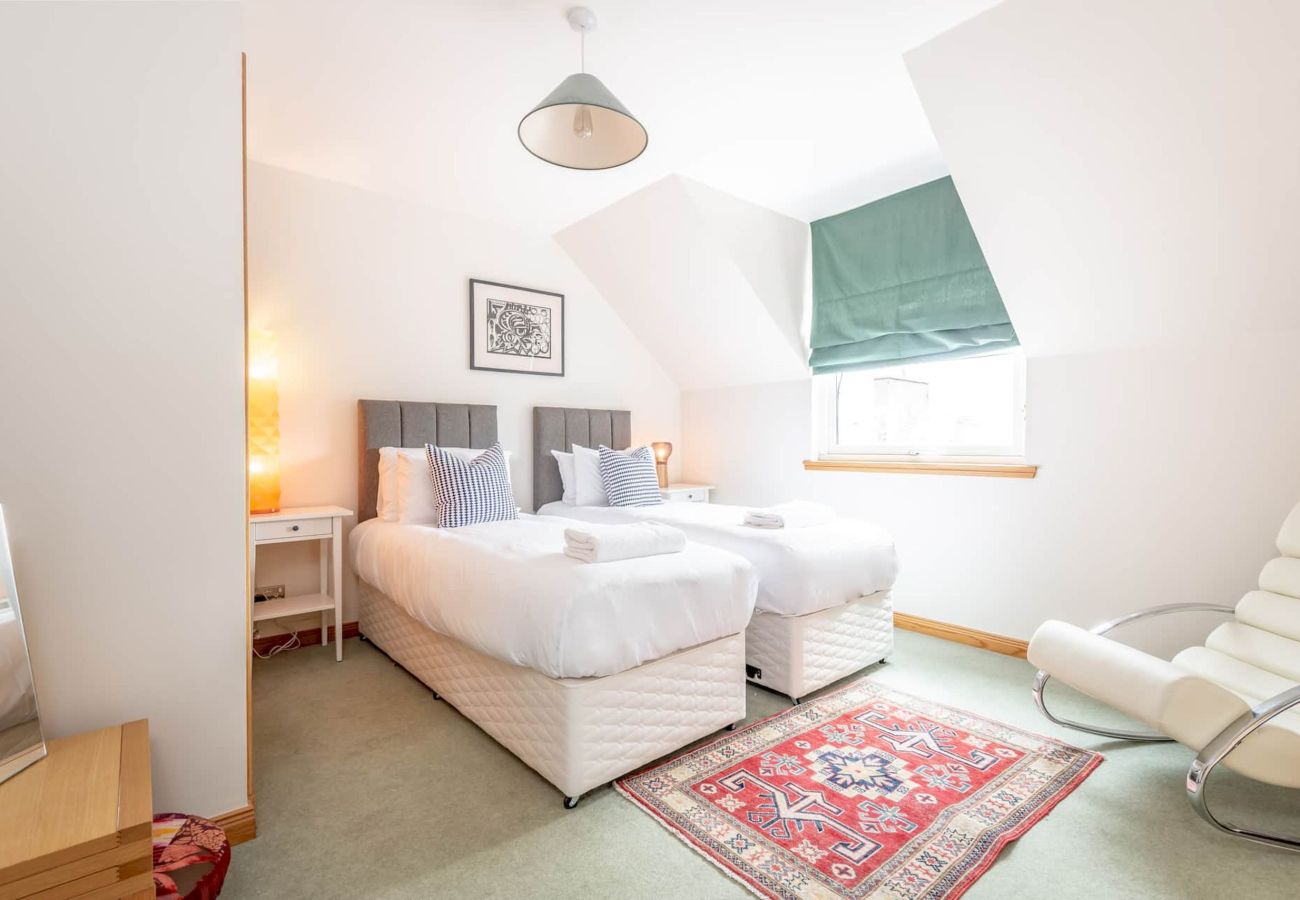 Ferienhaus in St Andrews - Dempster Lodge nr Old Course - Sleeps 10 | Parking