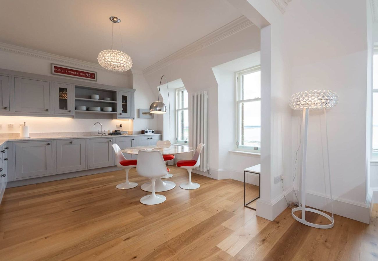 Ferienwohnung in St Andrews - Luxury Penthouse on The Scores | Stunning Views