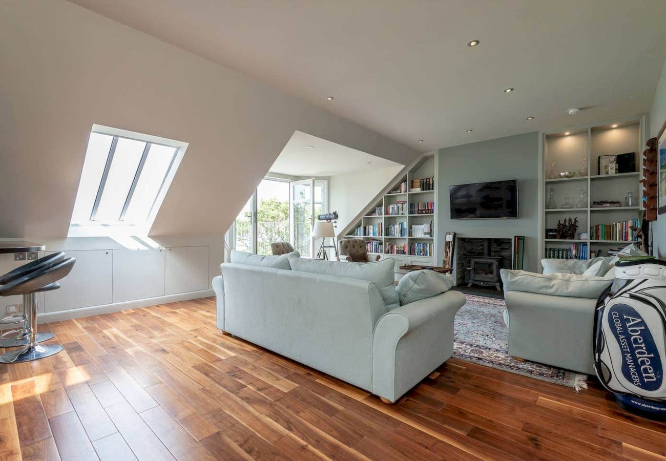 Ferienwohnung in St Andrews - Spectacular Penthouse | 100 yds to Old Course | Ba