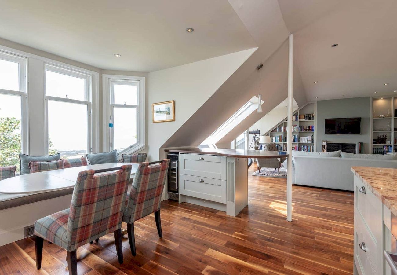 Ferienwohnung in St Andrews - Spectacular Penthouse | 100 yds to Old Course | Ba