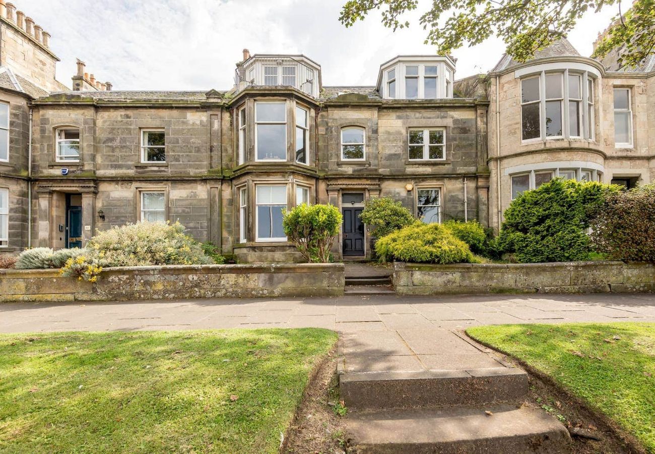 Ferienwohnung in St Andrews - Spectacular Penthouse | 100 yds to Old Course | Ba