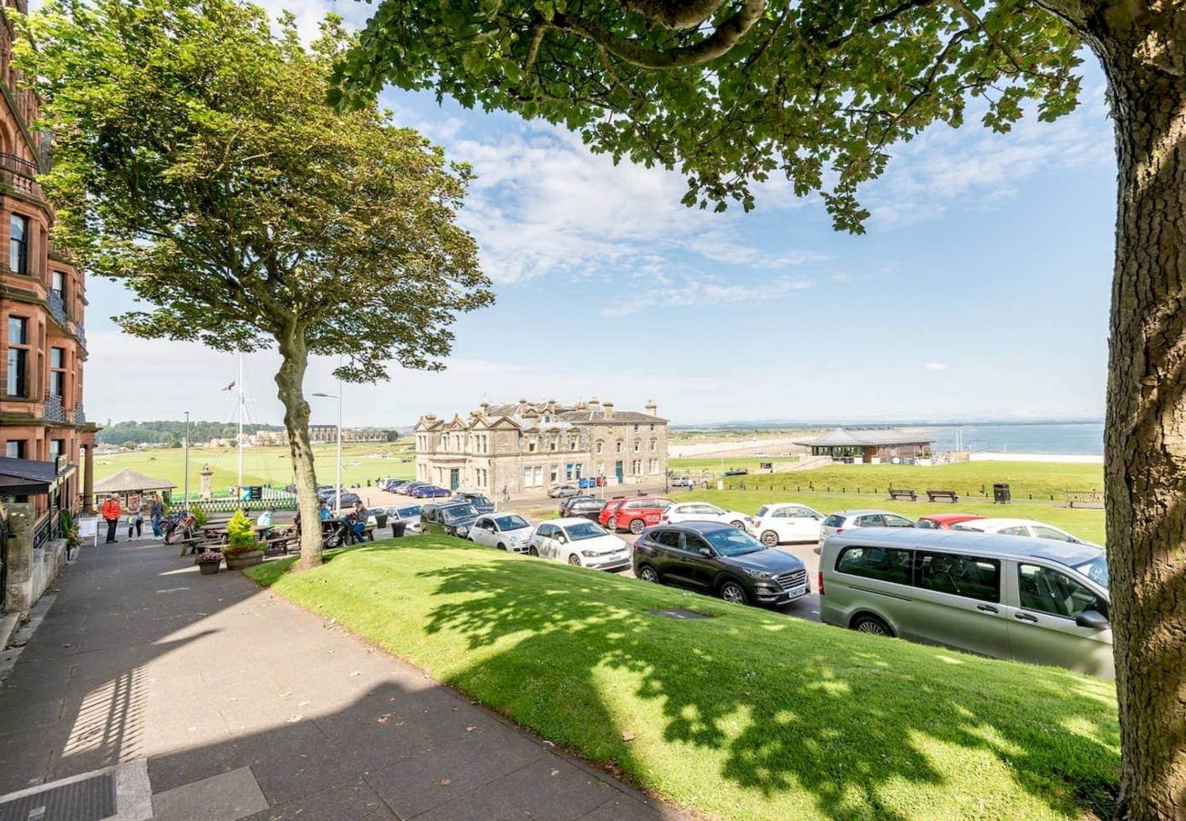 Ferienwohnung in St Andrews - Spectacular Penthouse | 100 yds to Old Course | Ba