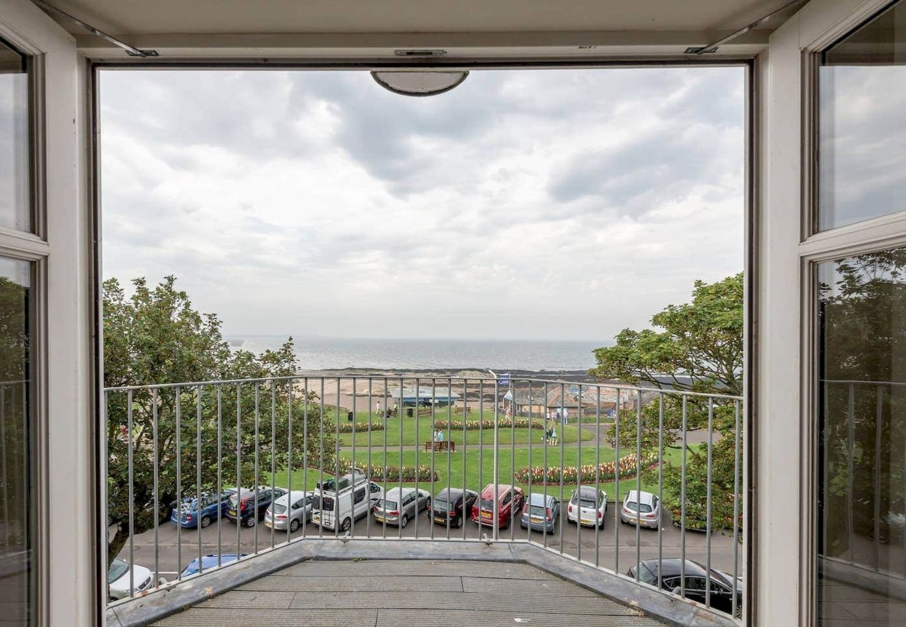 Ferienwohnung in St Andrews - Spectacular Penthouse | 100 yds to Old Course | Ba