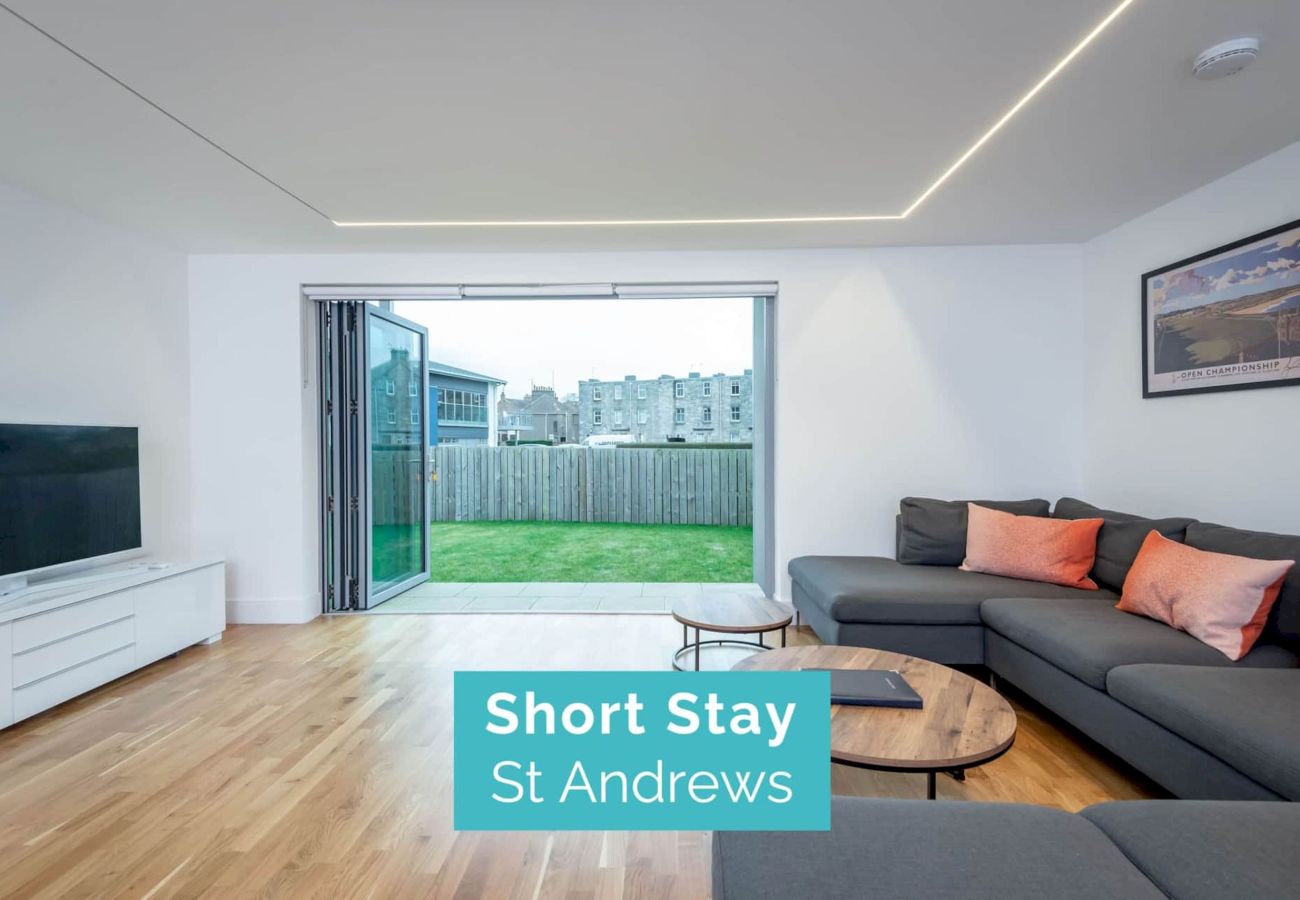 Ferienwohnung in St Andrews - Square Green | Garden Apartment With Putting Gree