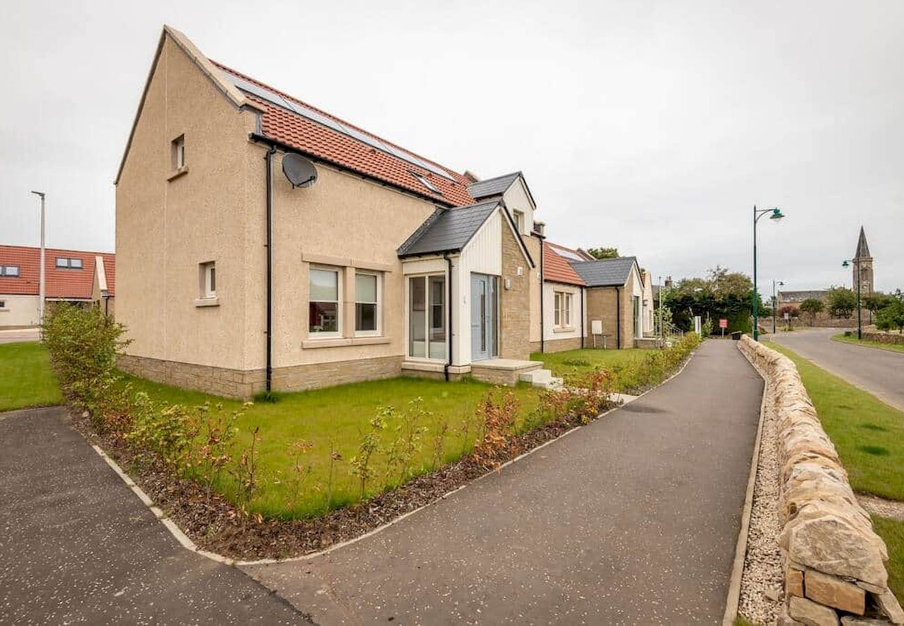 Ferienhaus in Kingsbarns - Kingsbarns Village Green | Walk to Beach | Parking