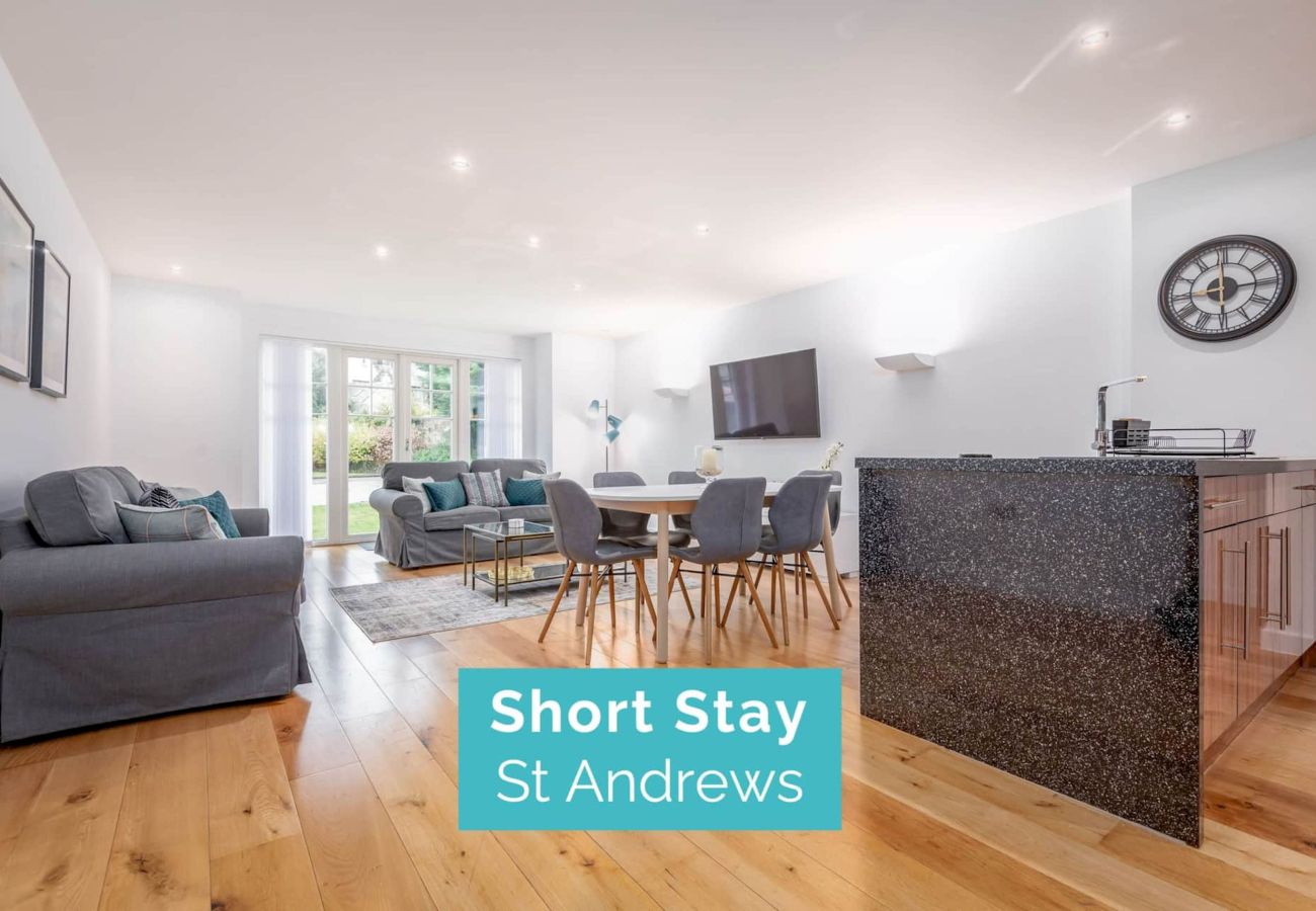 Ferienwohnung in St Andrews - Deluxe New Park Place Apartment | Parking