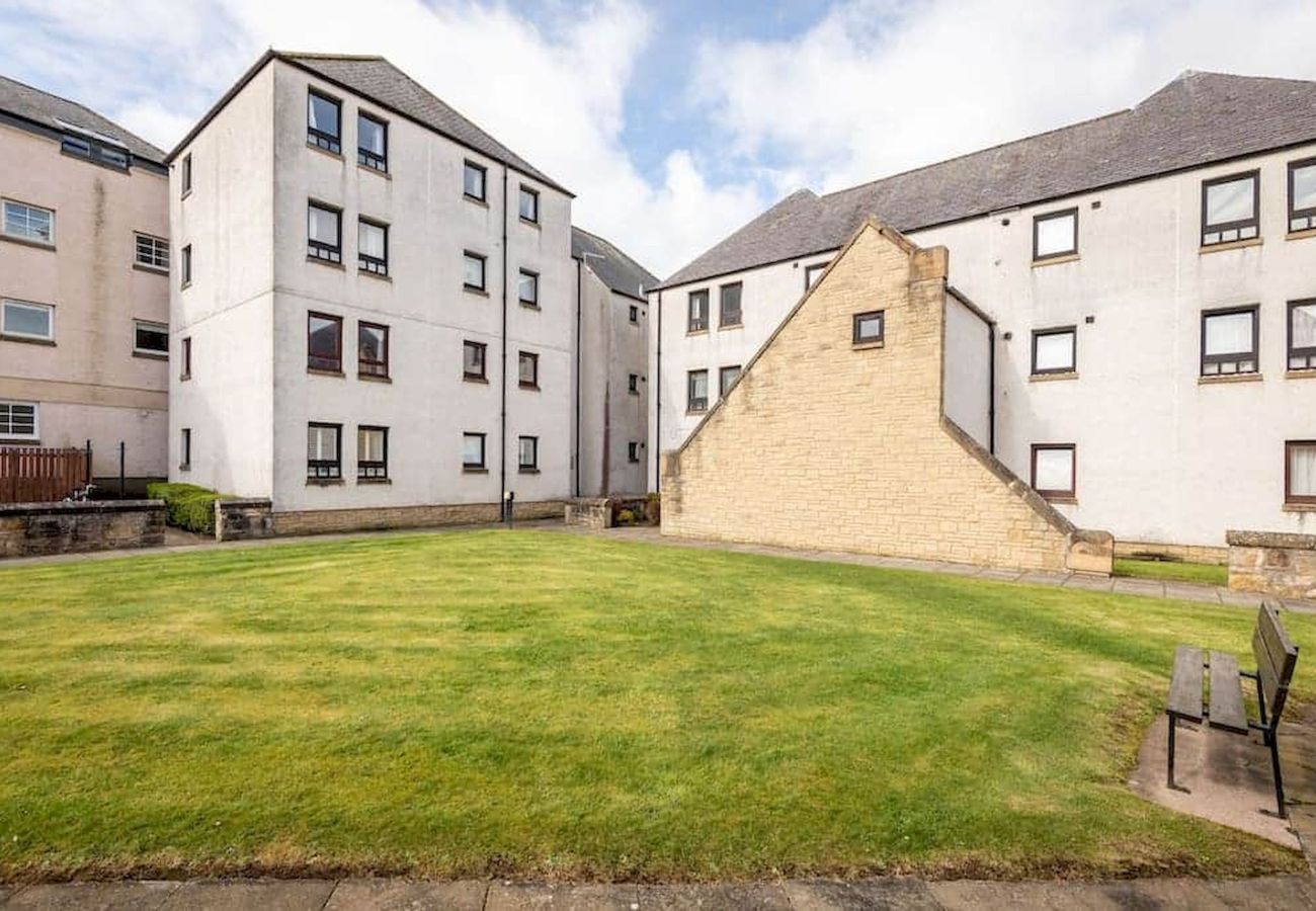 Ferienwohnung in St Andrews - Eddie Court - Central 2 Bed Apartment - Parking