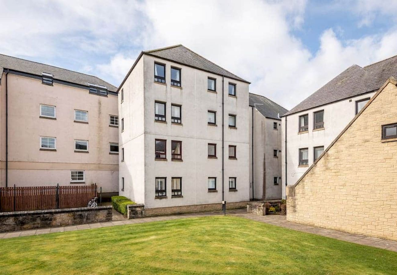 Ferienwohnung in St Andrews - Eddie Court - Central 2 Bed Apartment - Parking