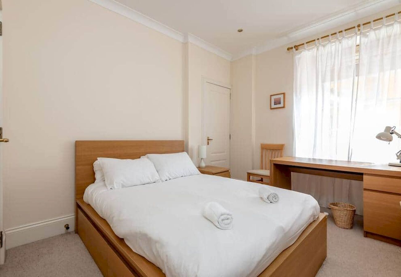 Ferienwohnung in St Andrews - Flat 2 Southgait Hall - Central 2 Bed Apt with Par