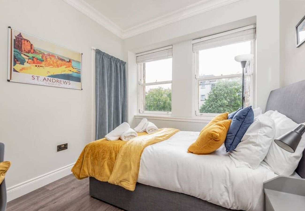 Ferienwohnung in St Andrews - Stylish Apartment | Sleeps 4 | South Street St And