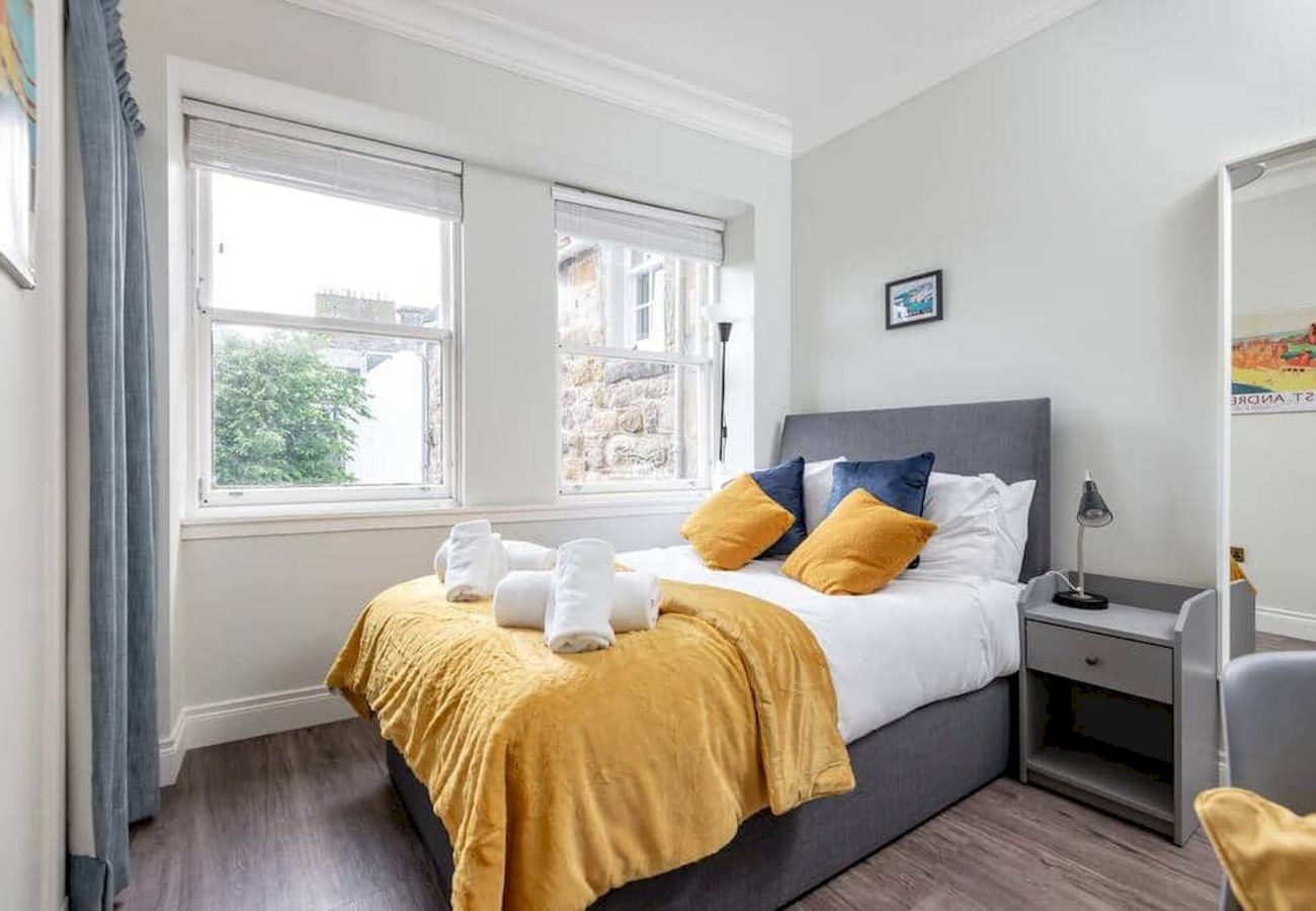 Ferienwohnung in St Andrews - Stylish Apartment | Sleeps 4 | South Street St And