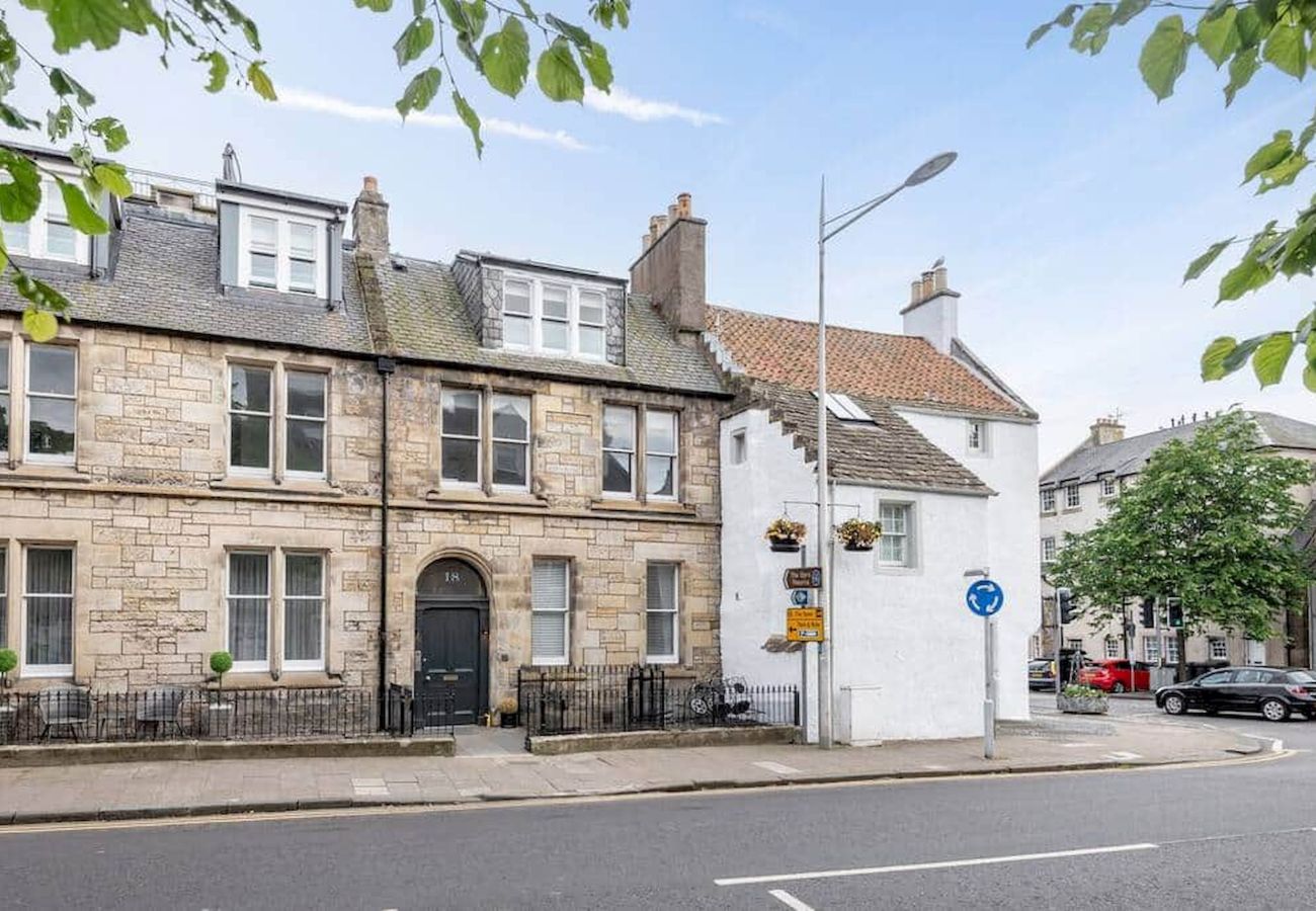 Ferienwohnung in St Andrews - Stylish Apartment | Sleeps 4 | South Street St And