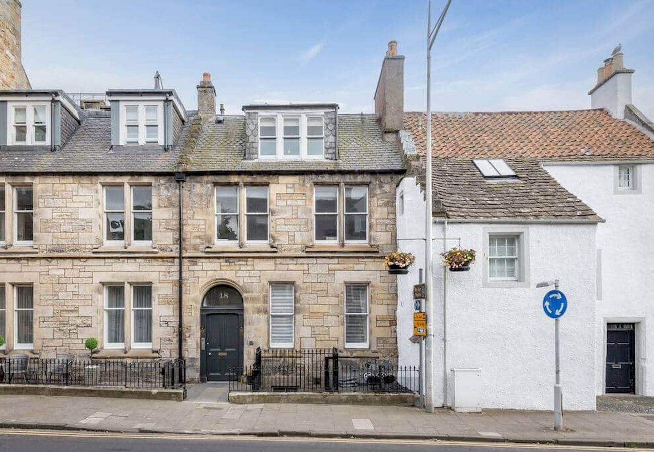 Ferienwohnung in St Andrews - Stylish Apartment | Sleeps 4 | South Street St And