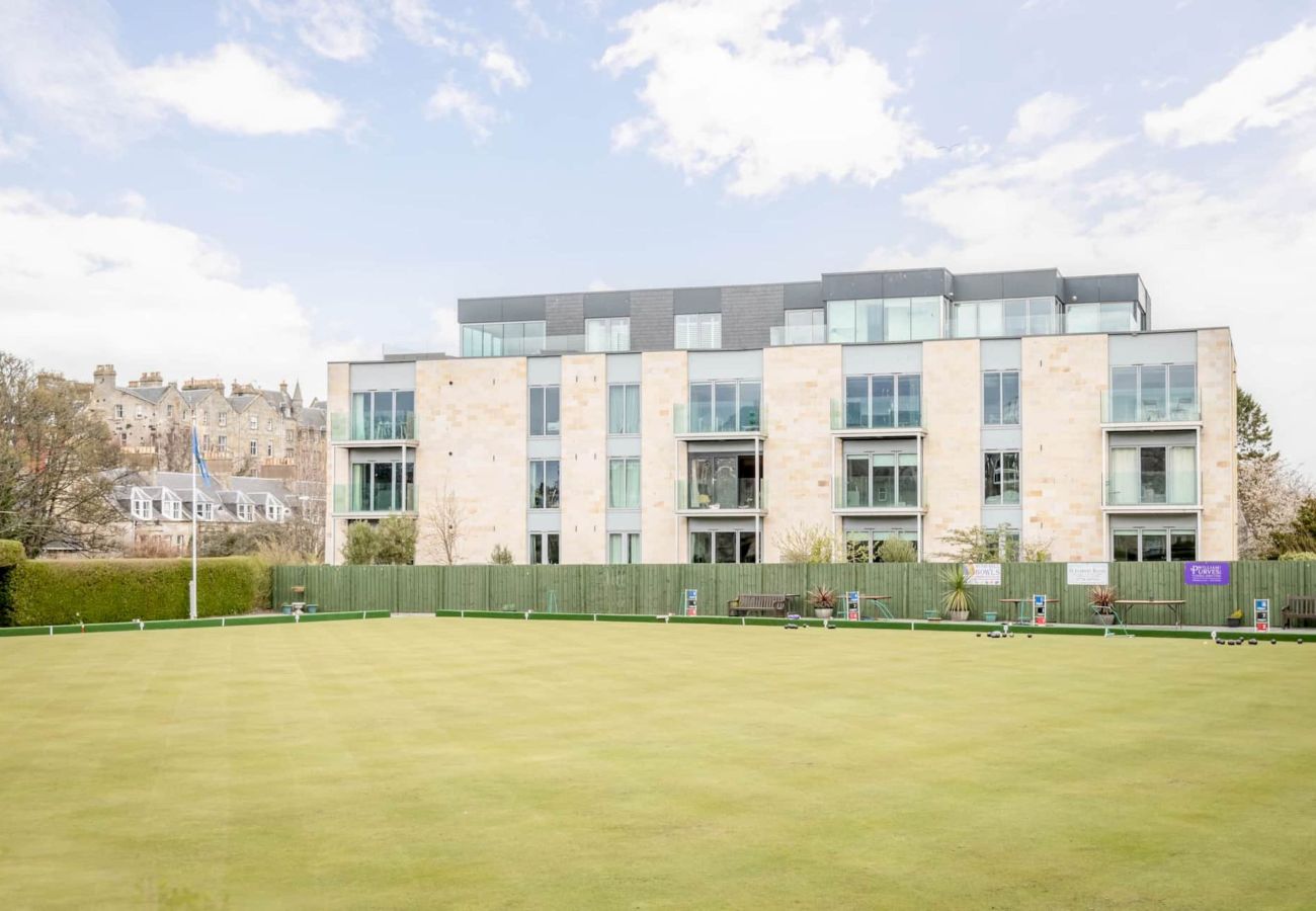 Ferienwohnung in St Andrews - Luxury Apartment with Balcony | Free Parking