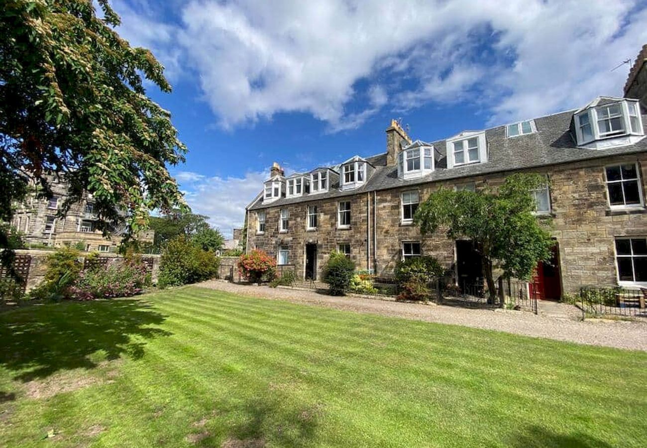 Ferienwohnung in St Andrews - Abbotsford Place  - Sleeps 6 - Parking