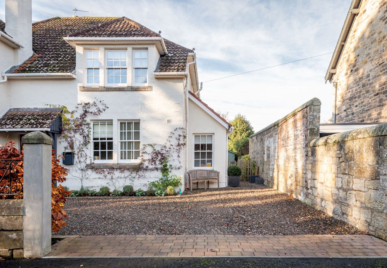 Ferienhaus in St Andrews - The Windmill Room | 1 min to Old Course