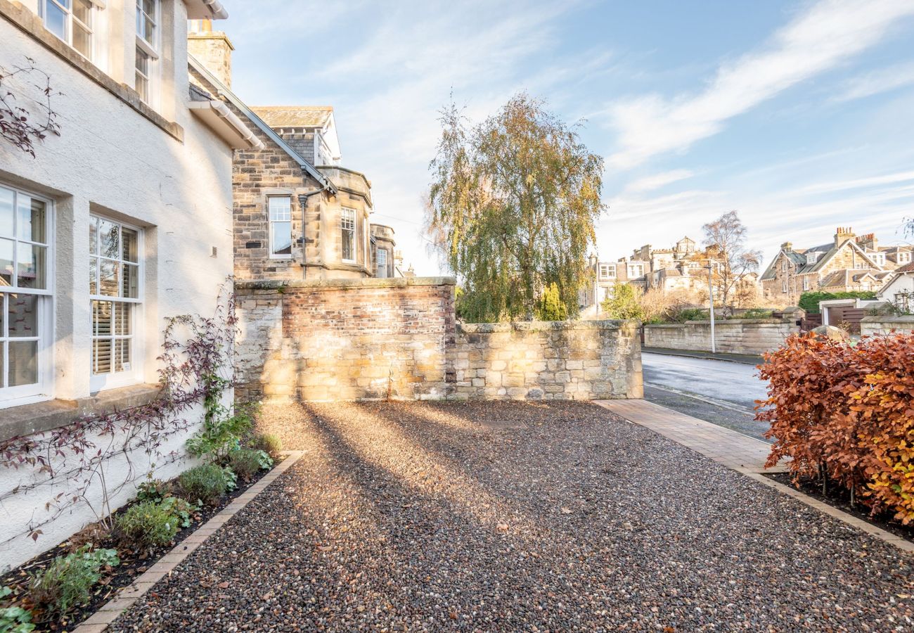 Ferienhaus in St Andrews - The Windmill Room | 1 min to Old Course