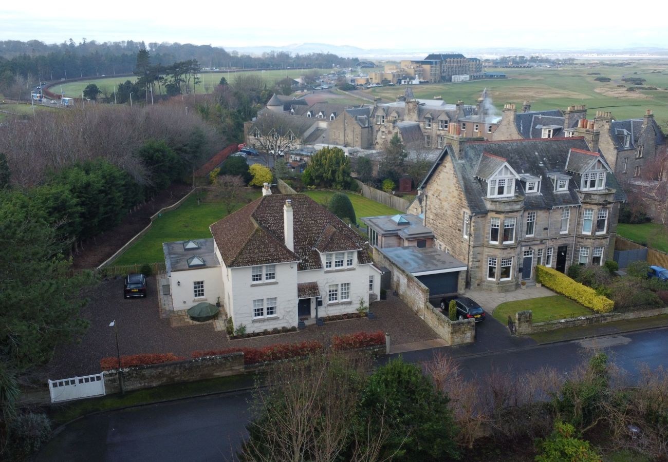 Ferienhaus in St Andrews - The Windmill Room | 1 min to Old Course