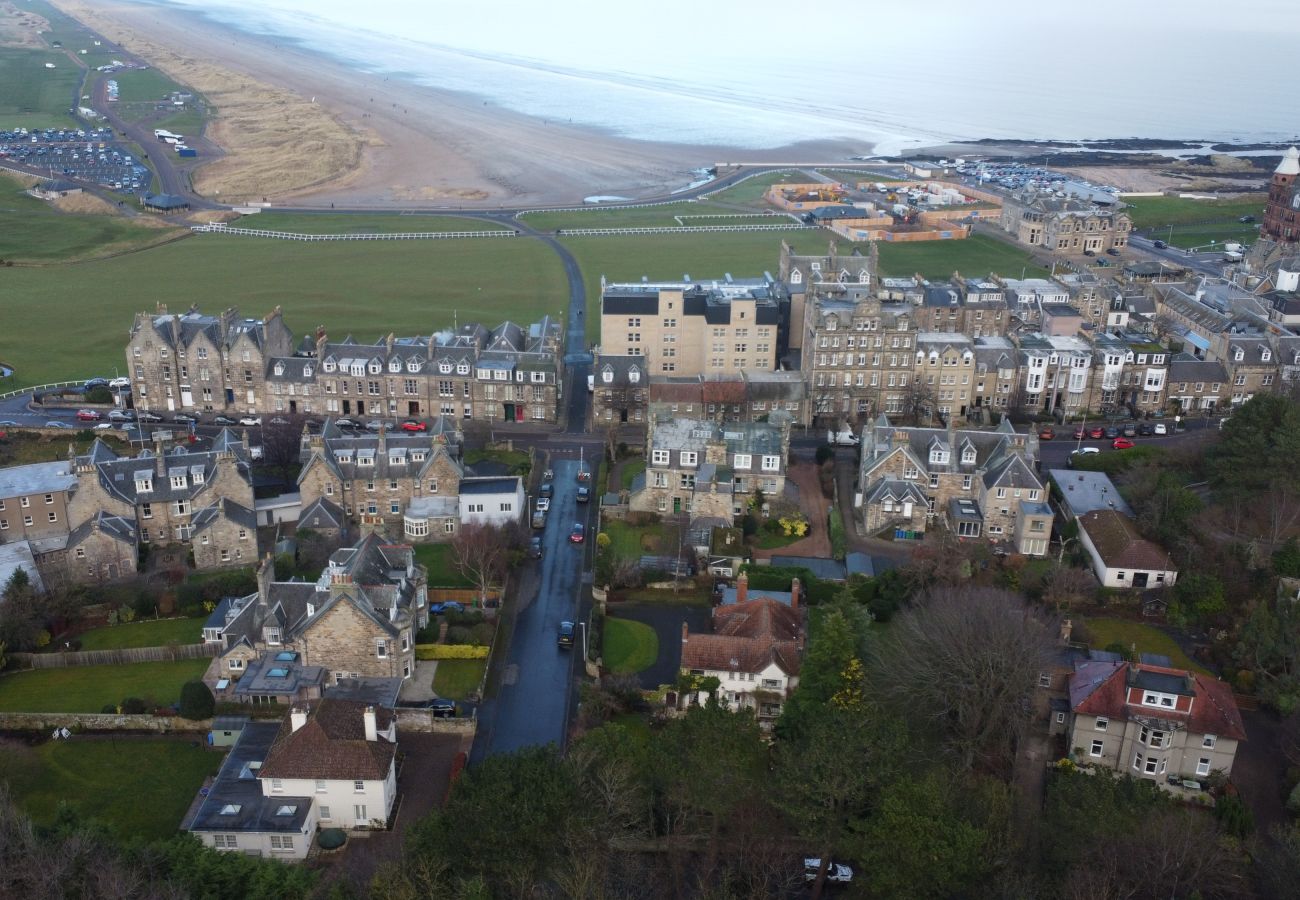 Ferienhaus in St Andrews - The Windmill Room | 1 min to Old Course