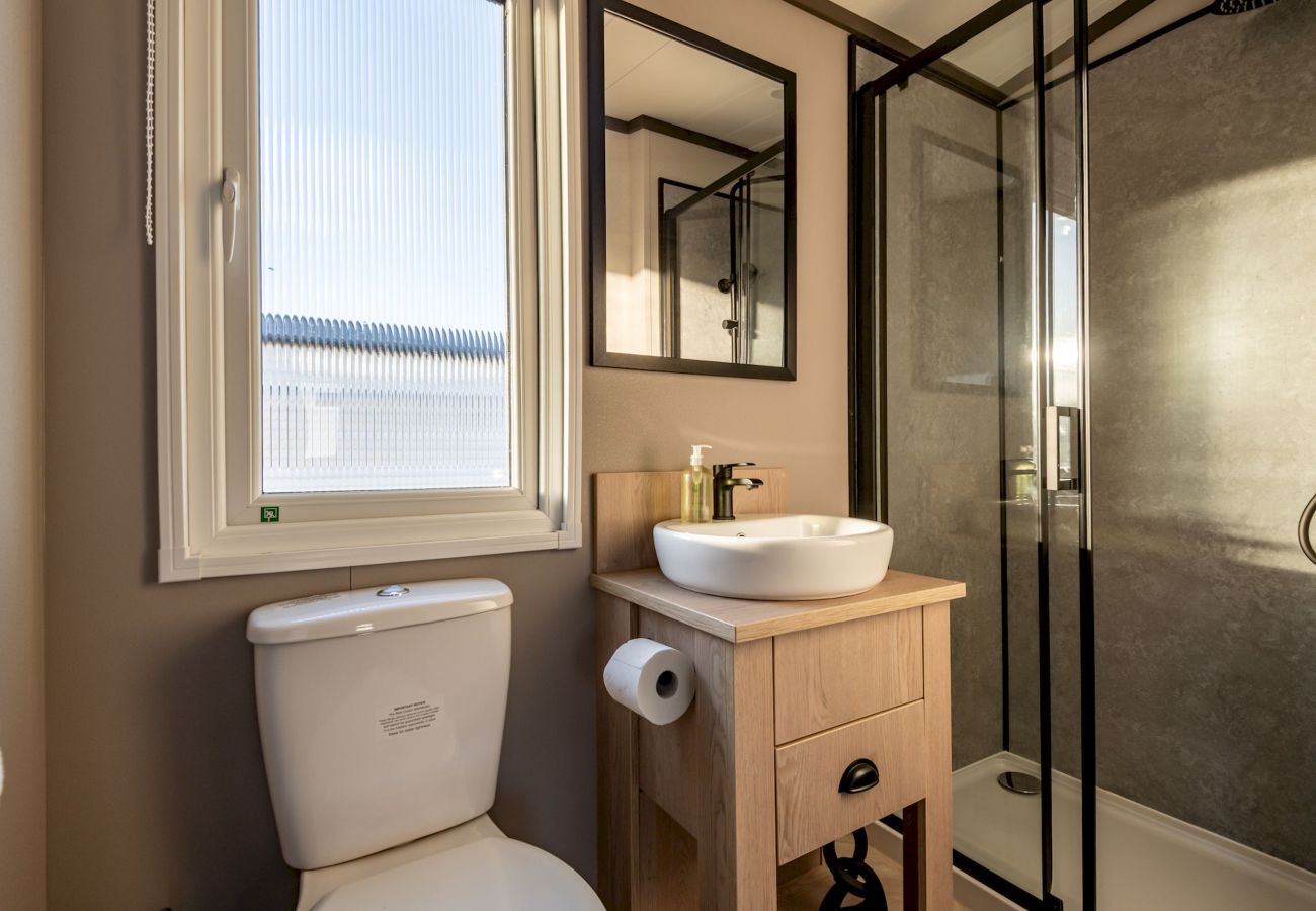 Mobile home in Cameron - Lodge No 133 | Hot Tub | Stewart's Resort Cameron