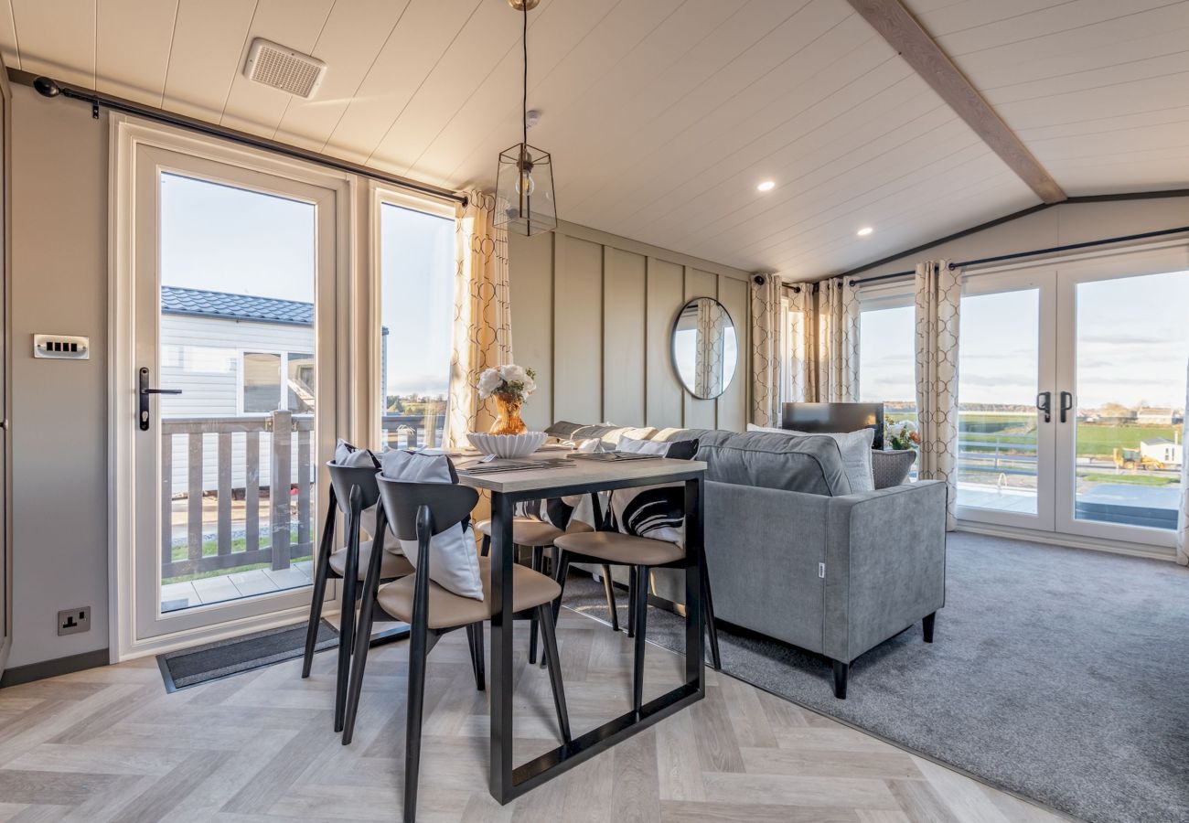 Mobile home in Cameron - Lodge No 133 | Hot Tub | Stewart's Resort Cameron