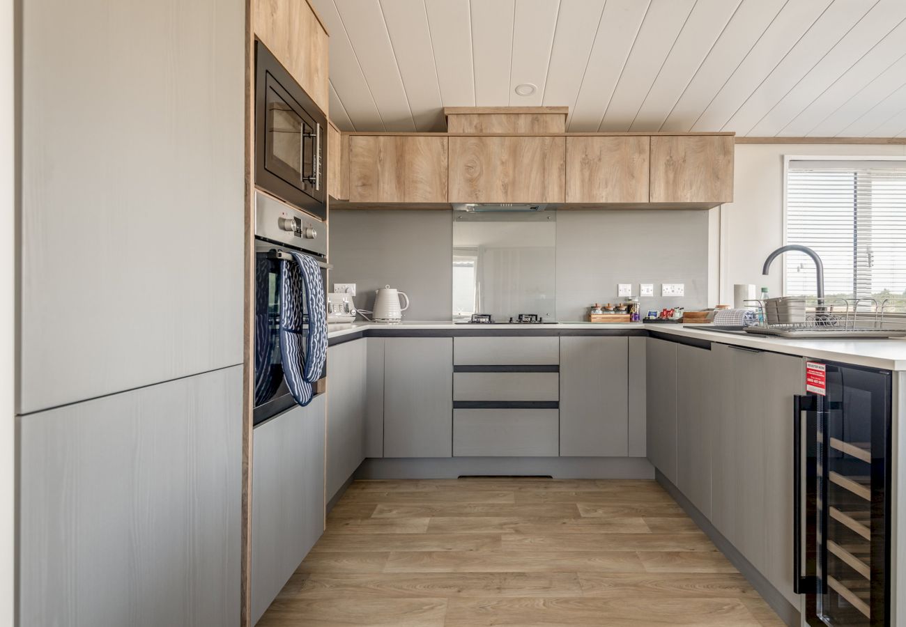 Mobile home in Cameron - Lodge No 173 | Stewart's Resort Cameron