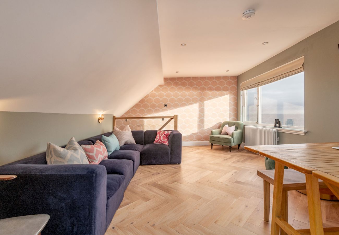 Open plan kitchen dining area, with ample room for 7 guests. This area has sea views and looks over towards the Isle of May.