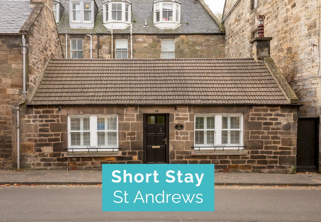 Cottage in St Andrews - The Golf Cottage - 30 Seconds to The Old Course