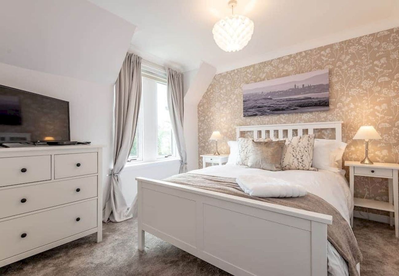 House in St Andrews - Abbey Villa | Central Boutique House with Parking