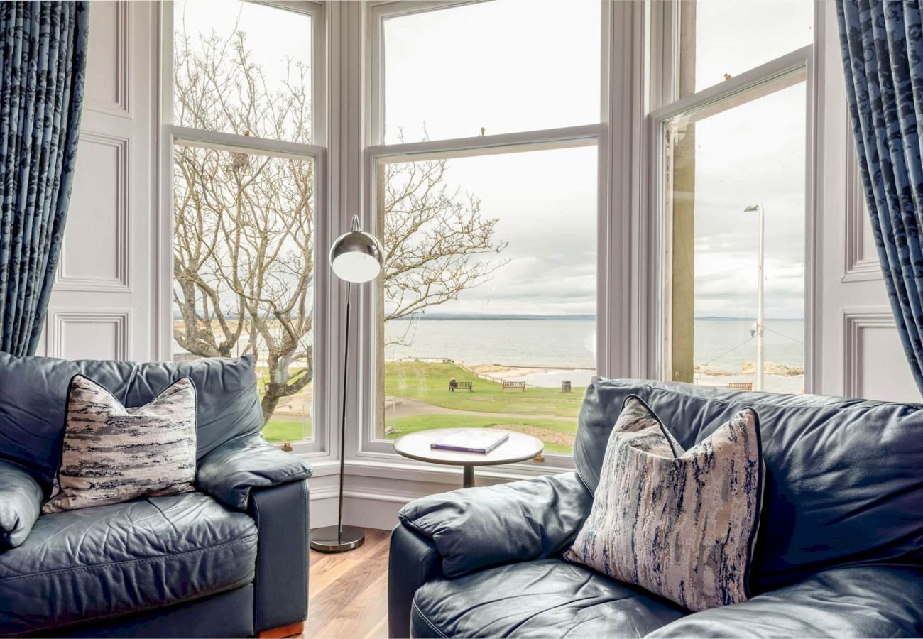 Apartment in St Andrews - Golfer's Dream | 100 yds to Old Course | Parking