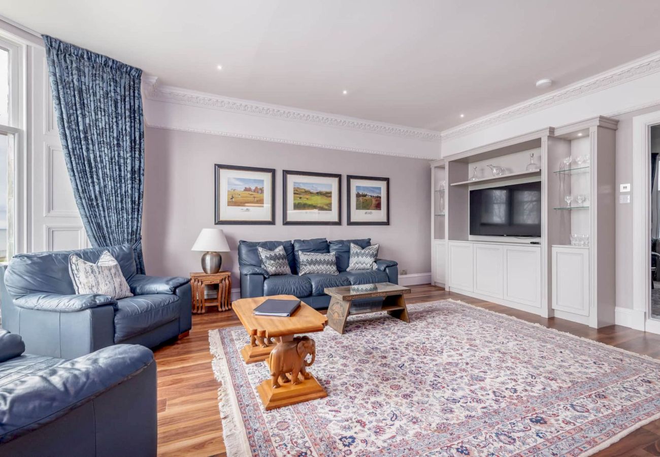 Apartment in St Andrews - Golfer's Dream | 100 yds to Old Course | Parking