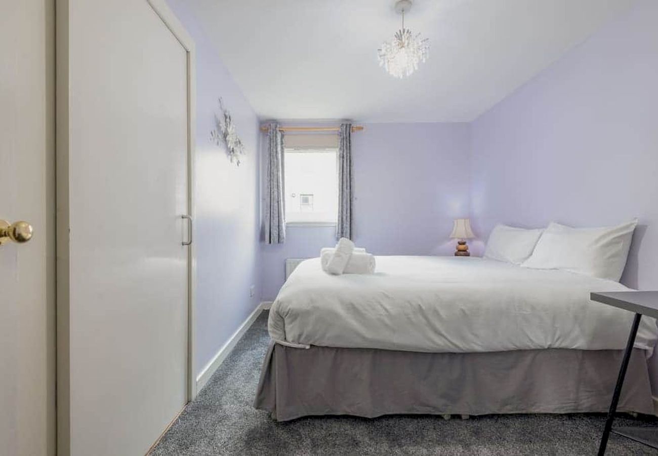 Apartment in St Andrews - Eddie Court - Central 2 Bed Apartment - Parking