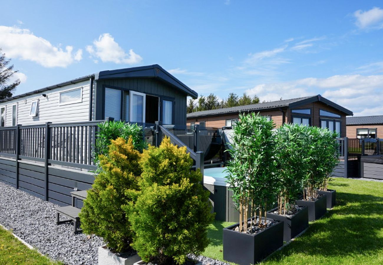 House in Cameron - Lodge No 83 | Hot Tub | Stewart's Resort Cameron