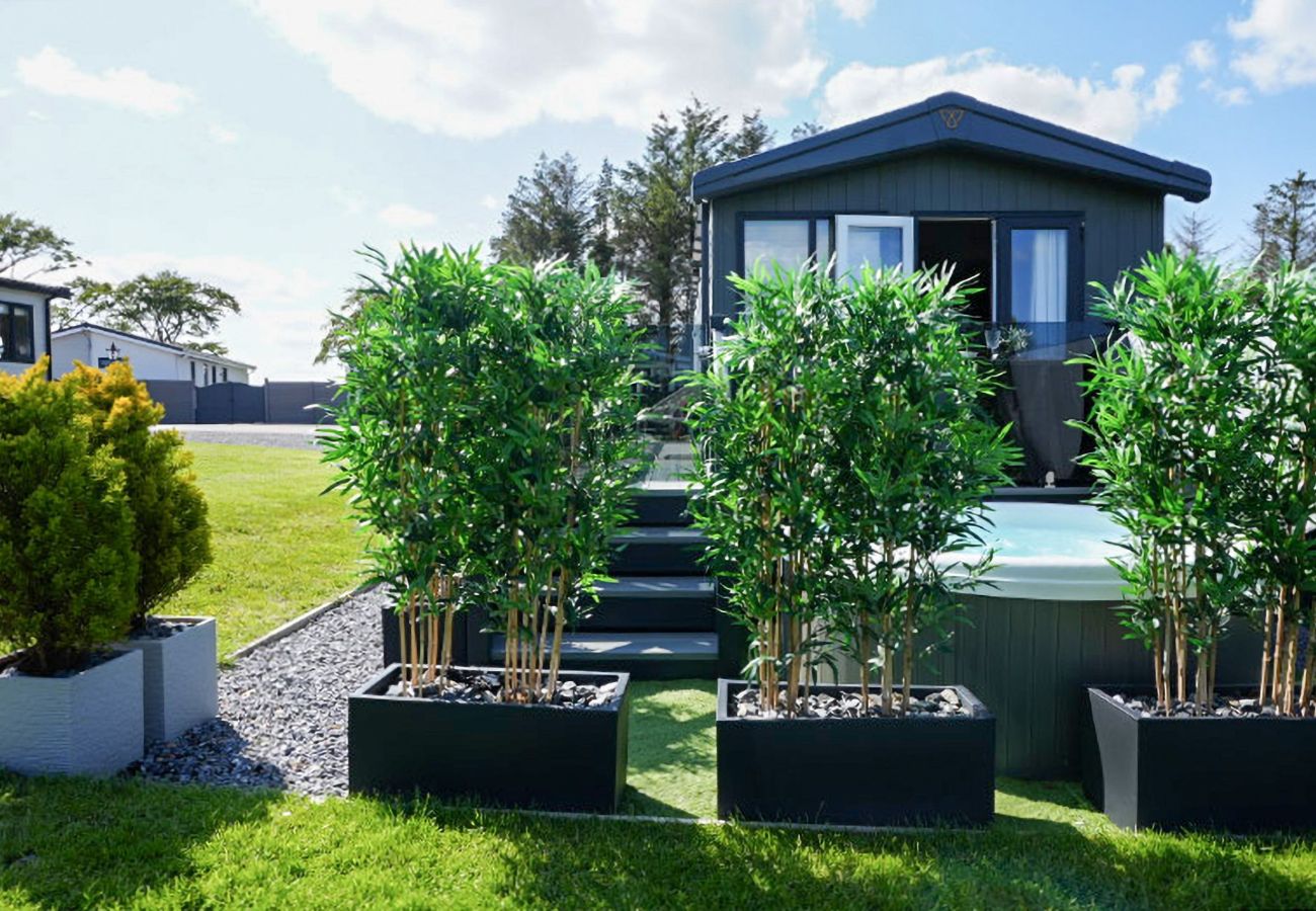 House in Cameron - Lodge No 83 | Hot Tub | Stewart's Resort Cameron