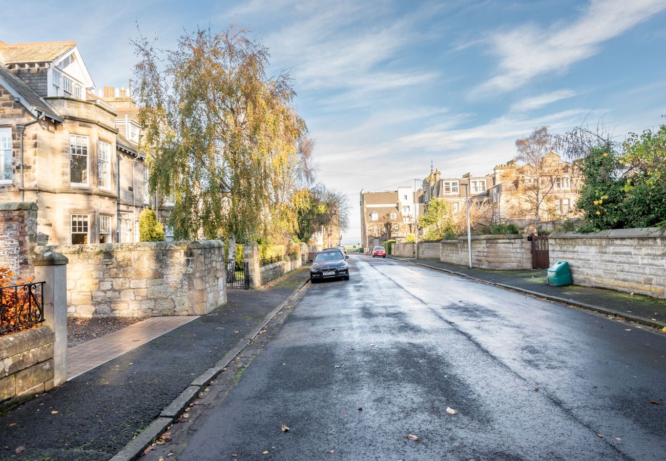 House in St Andrews - Windmill Room St Andrews | Close to the Old Cou