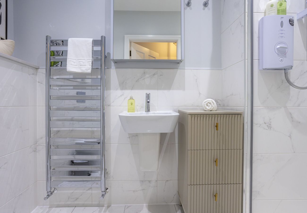 Apartment in St Andrews - Skye Sands | Westview House - 3 Bedrooms - Central