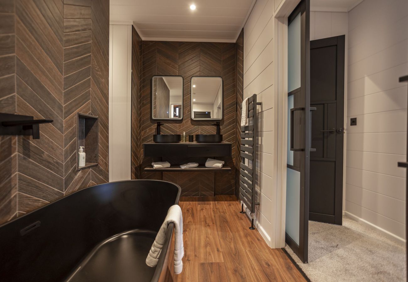 Mobile home in St Andrews - Lodge No 147 | Stewarts Resort Cameron