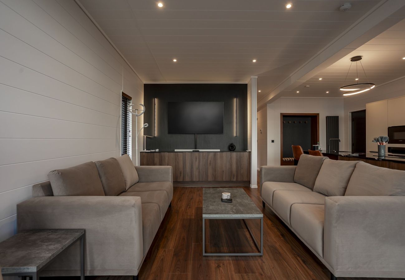Mobile home in St Andrews - Lodge No 147 | Stewarts Resort Cameron