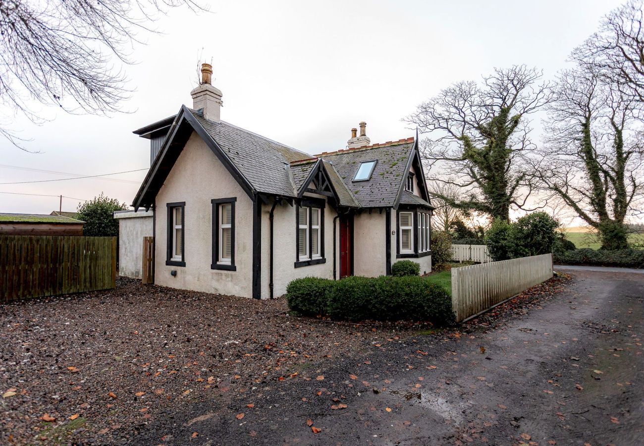 House in Elie - The Lodge House | By Elie