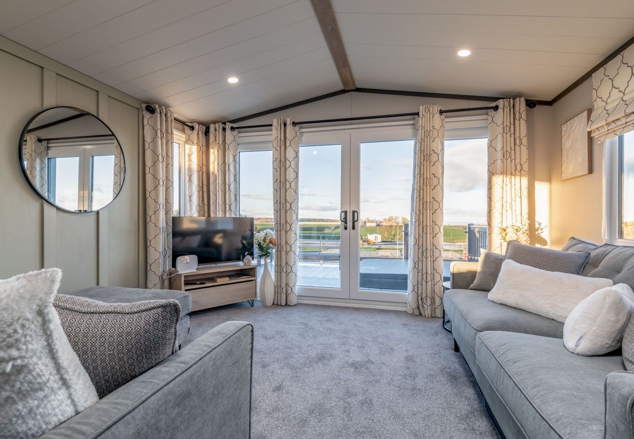 Mobile home in Cameron - Lodge No 133 | Hot Tub | Stewart's Resort Cameron