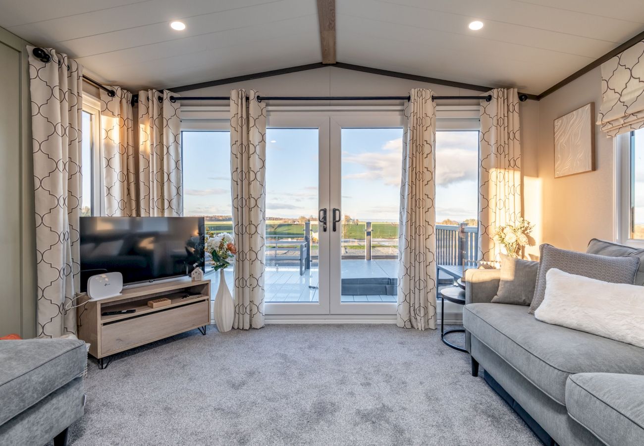 Mobile home in Cameron - Lodge No 133 | Hot Tub | Stewart's Resort Cameron