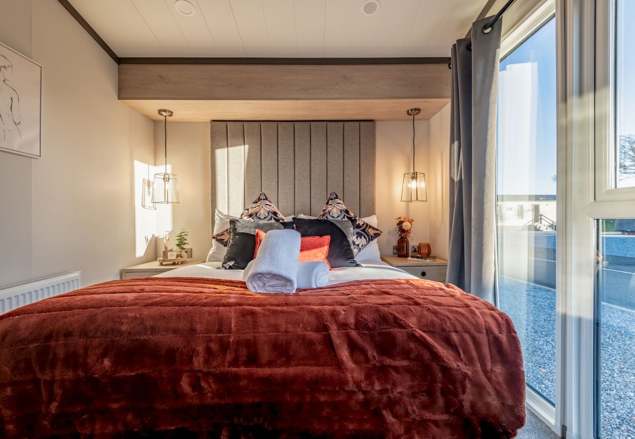 Mobile home in Cameron - Lodge No 133 | Hot Tub | Stewart's Resort Cameron