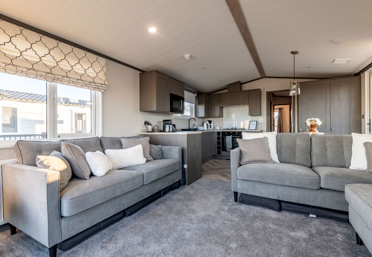 Mobile home in Cameron - Lodge No 133 | Hot Tub | Stewart's Resort Cameron